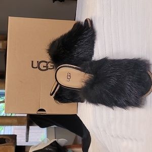 UGGs. Rosa Fluff Heel, black ss 10
